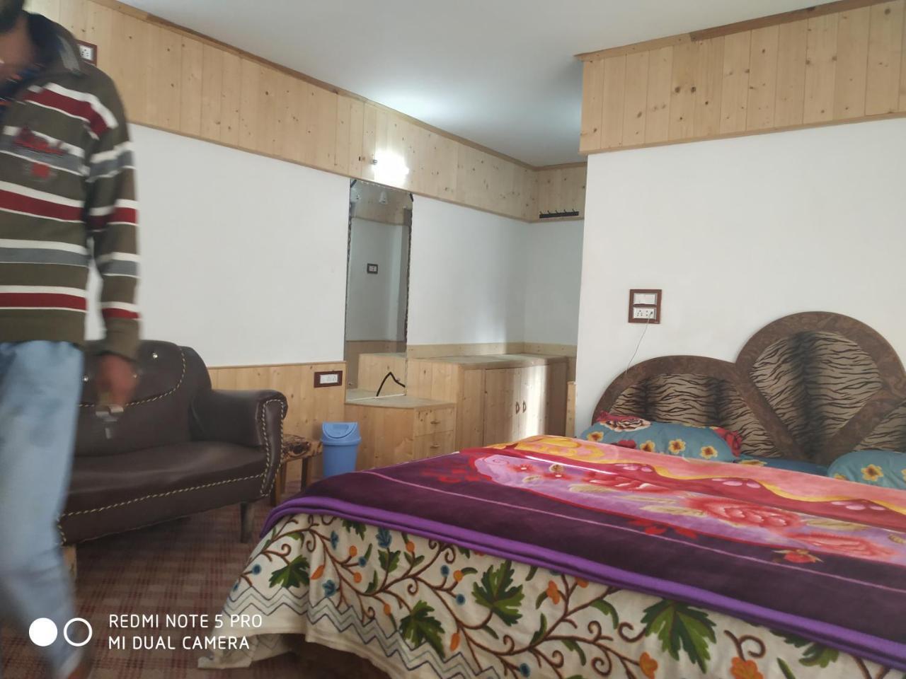 Hotel King Palace Пахалгам Экстерьер фото